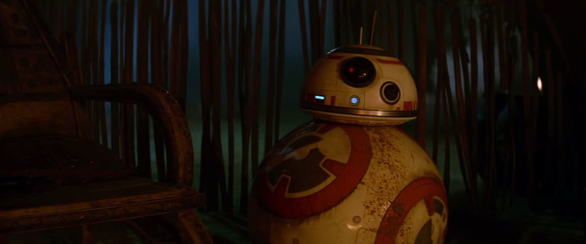 Star Wars: The Force Awakens frame 2