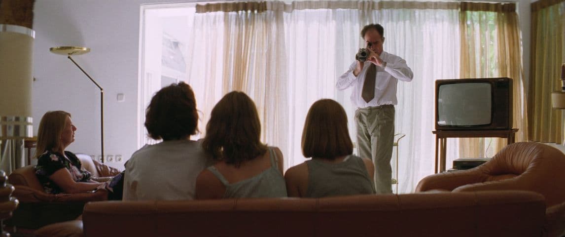 Dogtooth frame 4