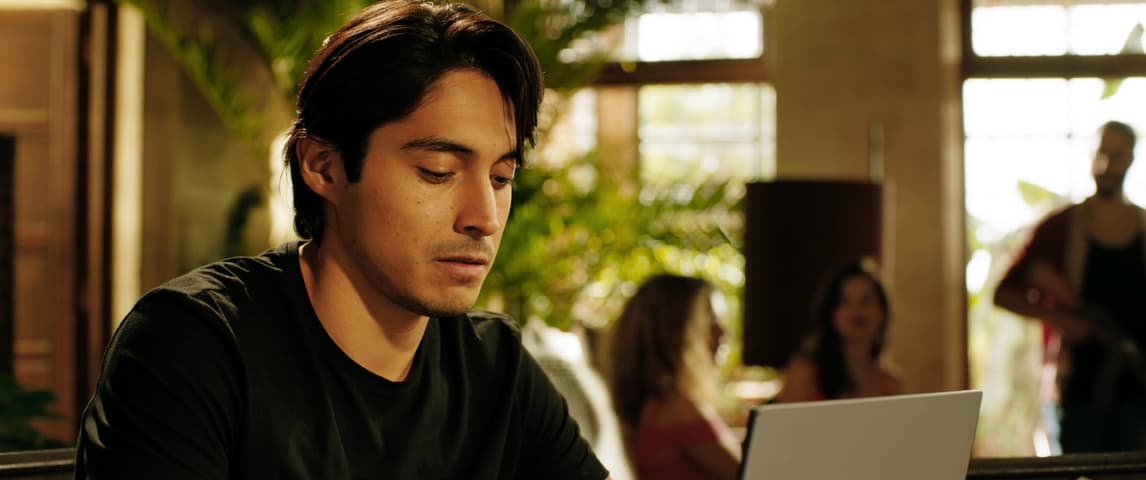 The 355, кадр 1
