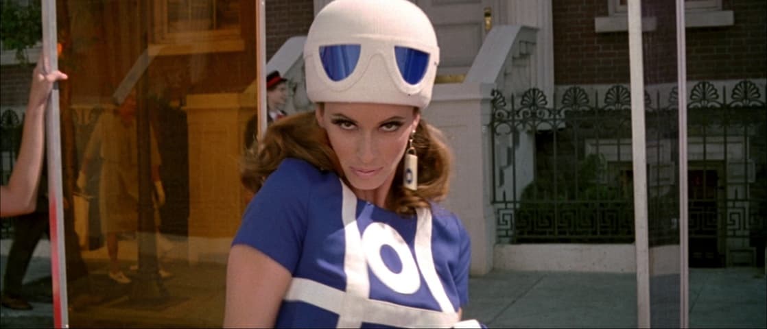 Austin Powers: International Man of Mystery frame 2