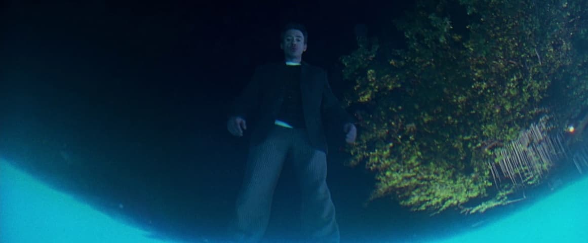 Kiss Kiss Bang Bang frame 3
