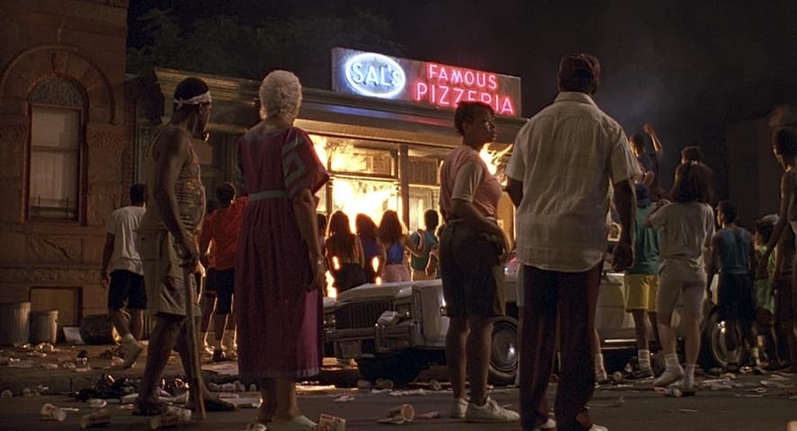 Do the Right Thing, кадр 2