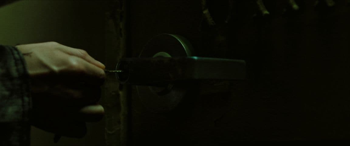 Love Lies Bleeding frame 3