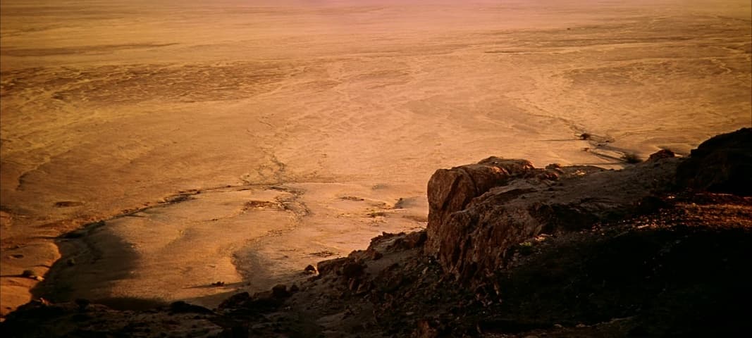 2001: A Space Odyssey frame 2