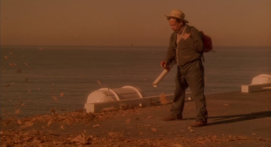 Hot Shots! frame 2