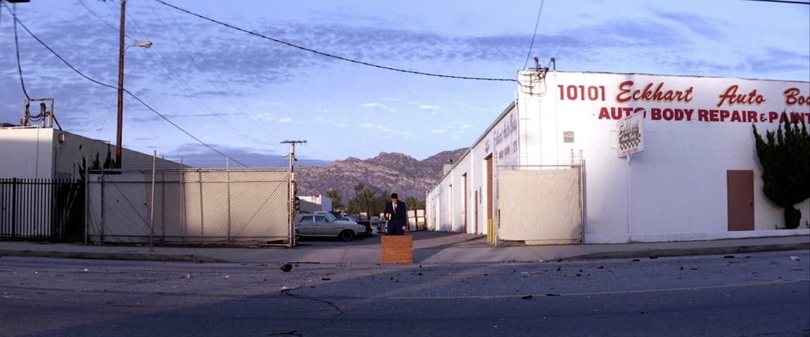 Punch-Drunk Love frame 2