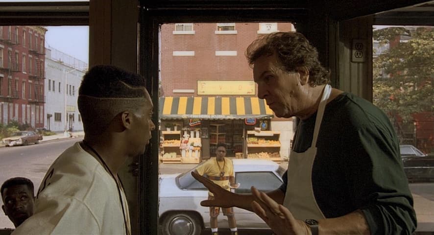 Do the Right Thing, кадр 4