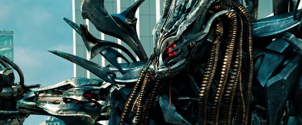 Transformers: Dark of the Moon frame 2
