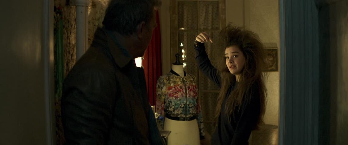 3 Days to Kill frame 4